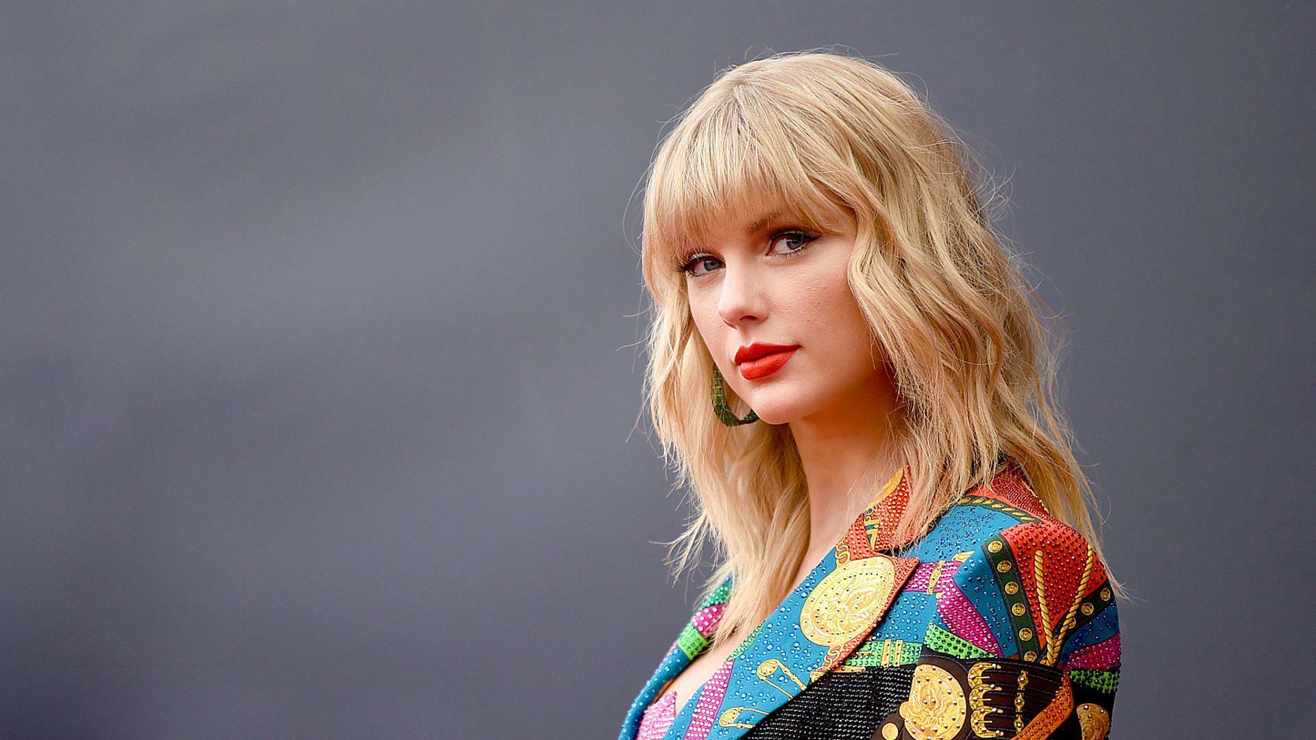 Taylor Swift Book Recommendations: What Are Her Favorite Books?